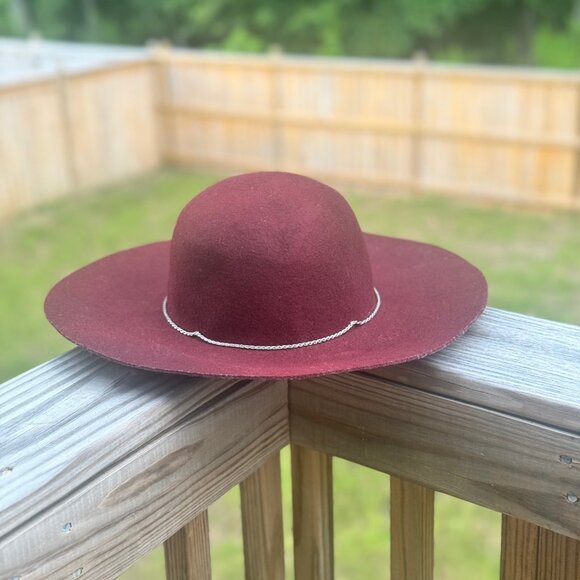 D&Y Other - D&Y Panama 100% Gold Chain Burgendy Wool Felt Floppy Hat Womens